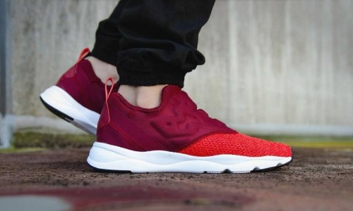 Reebok 人气鞋款 Furylite “Burgundy” 最新配色发布